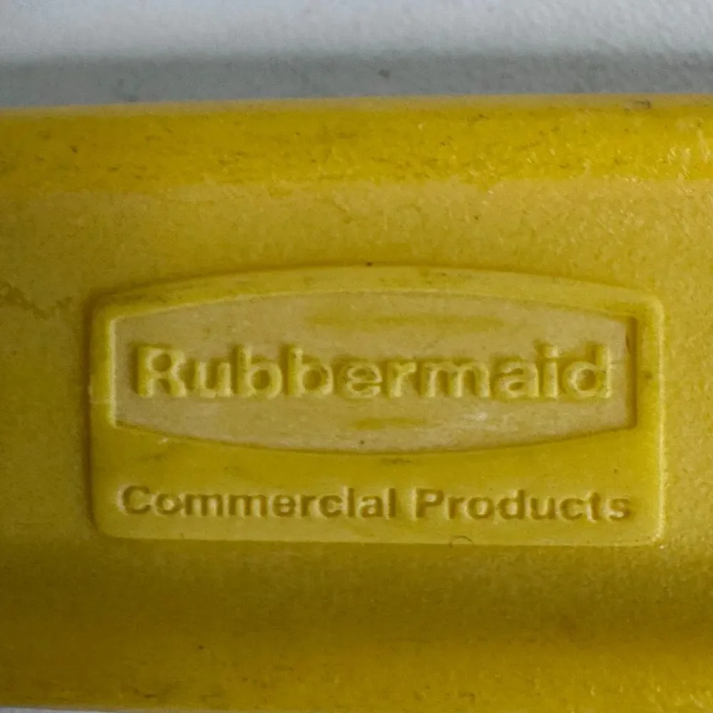VTG 1960s Rubbermaid Commercial High Heat Scraper Spatula CleanRest Notch Yellow